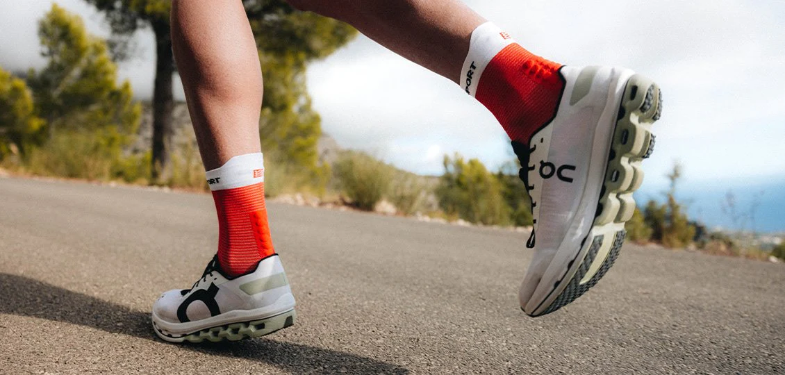 Compressport Pro Racing Socks Run V4.0 High - Image 10