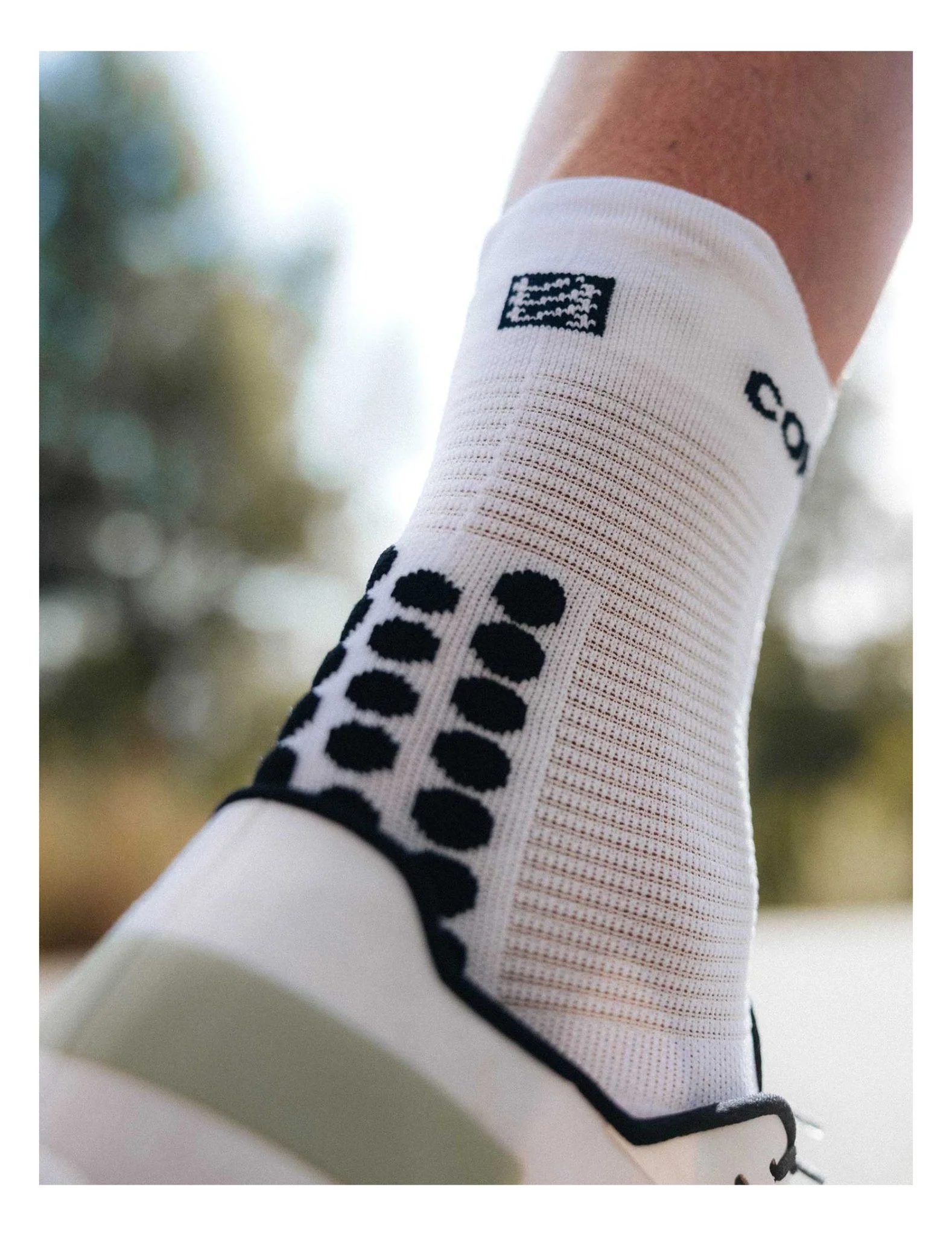 Compressport Pro Racing Socks Run V4.0 High - Image 28