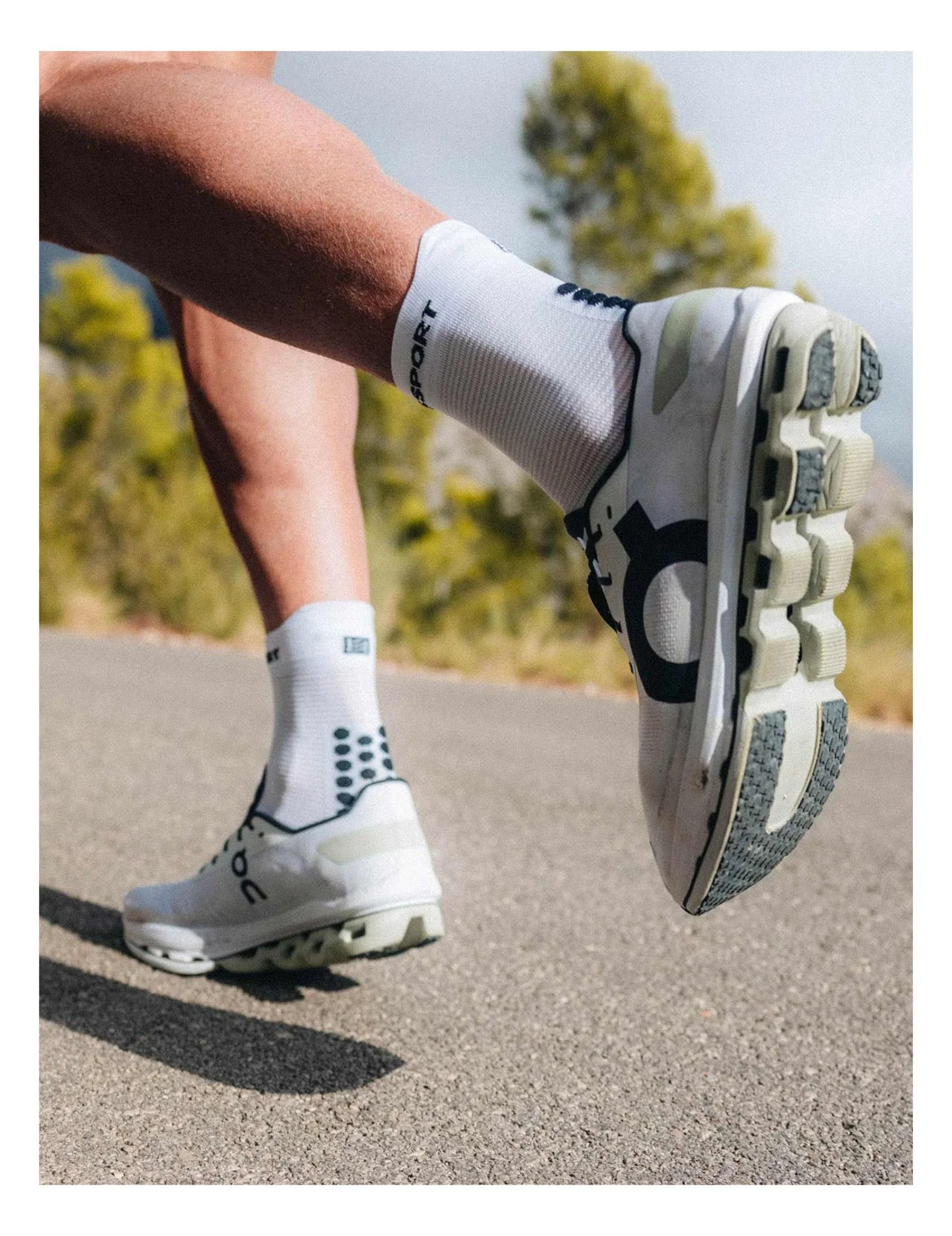 Compressport Pro Racing Socks Run V4.0 High - Image 29