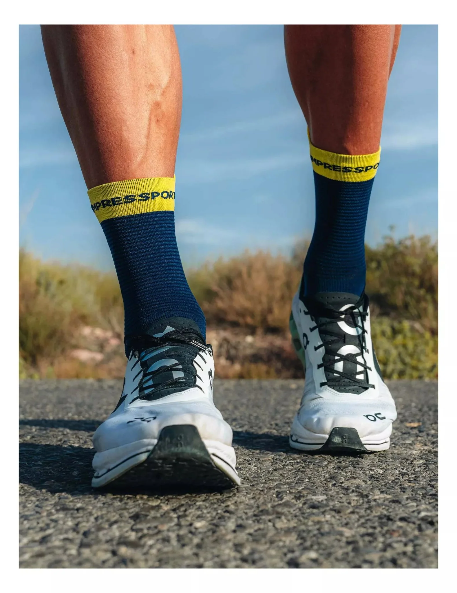 Compressport Pro Racing Socks Run V4.0 High - Image 3