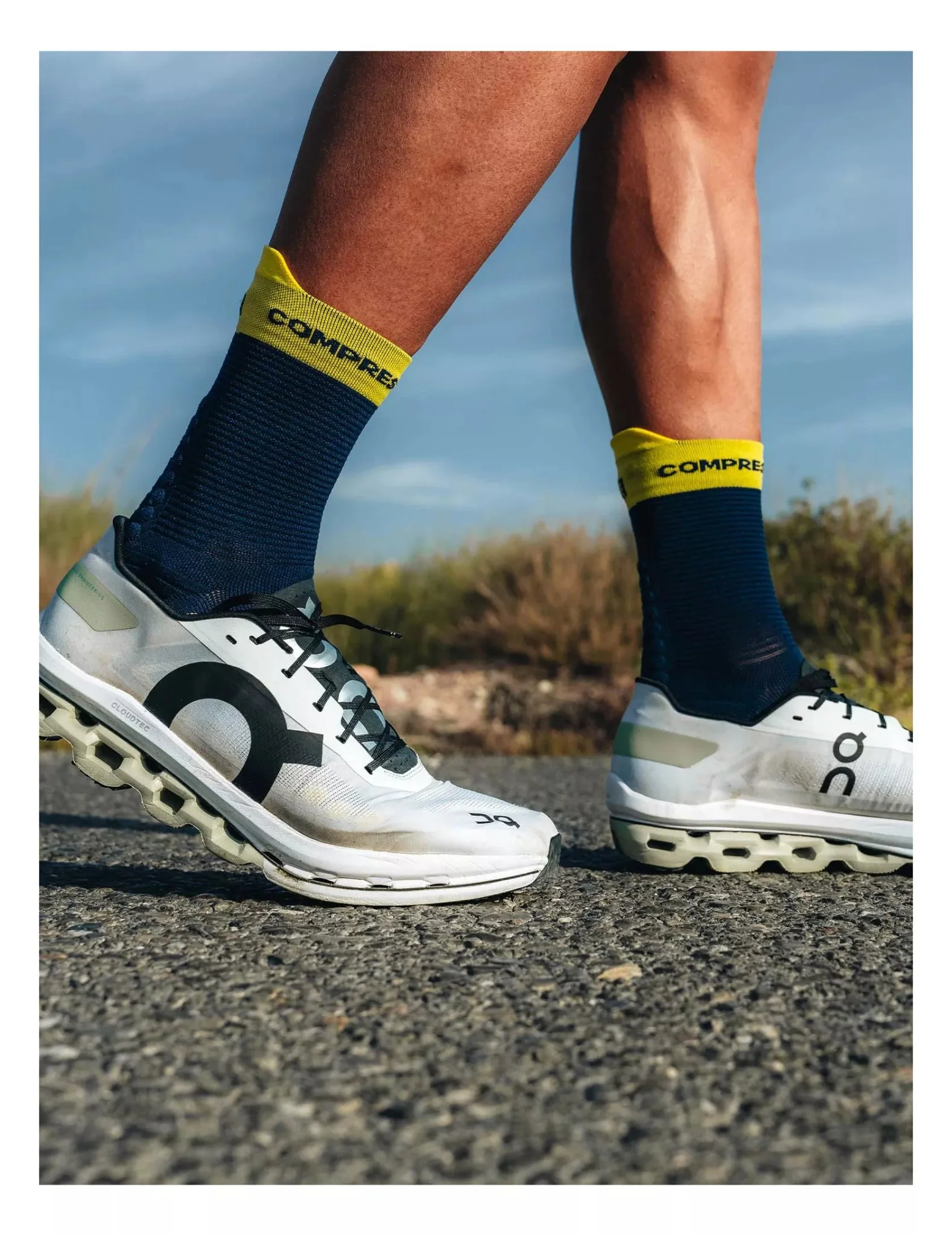 Compressport Pro Racing Socks Run V4.0 High - Image 4