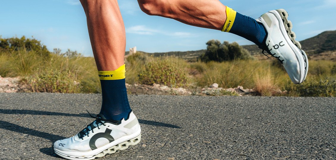 Compressport Pro Racing Socks Run V4.0 High - Image 5